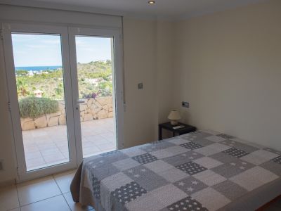 Dormitorio con vistas al mar