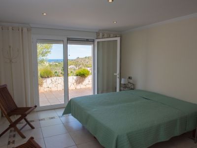 Dormitorio con vistas al mar