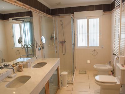 Cuarto de baño con ducha
