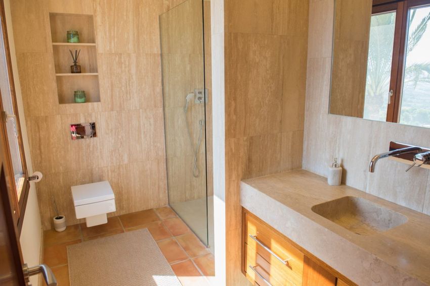 Cuarto de baño con ducha
