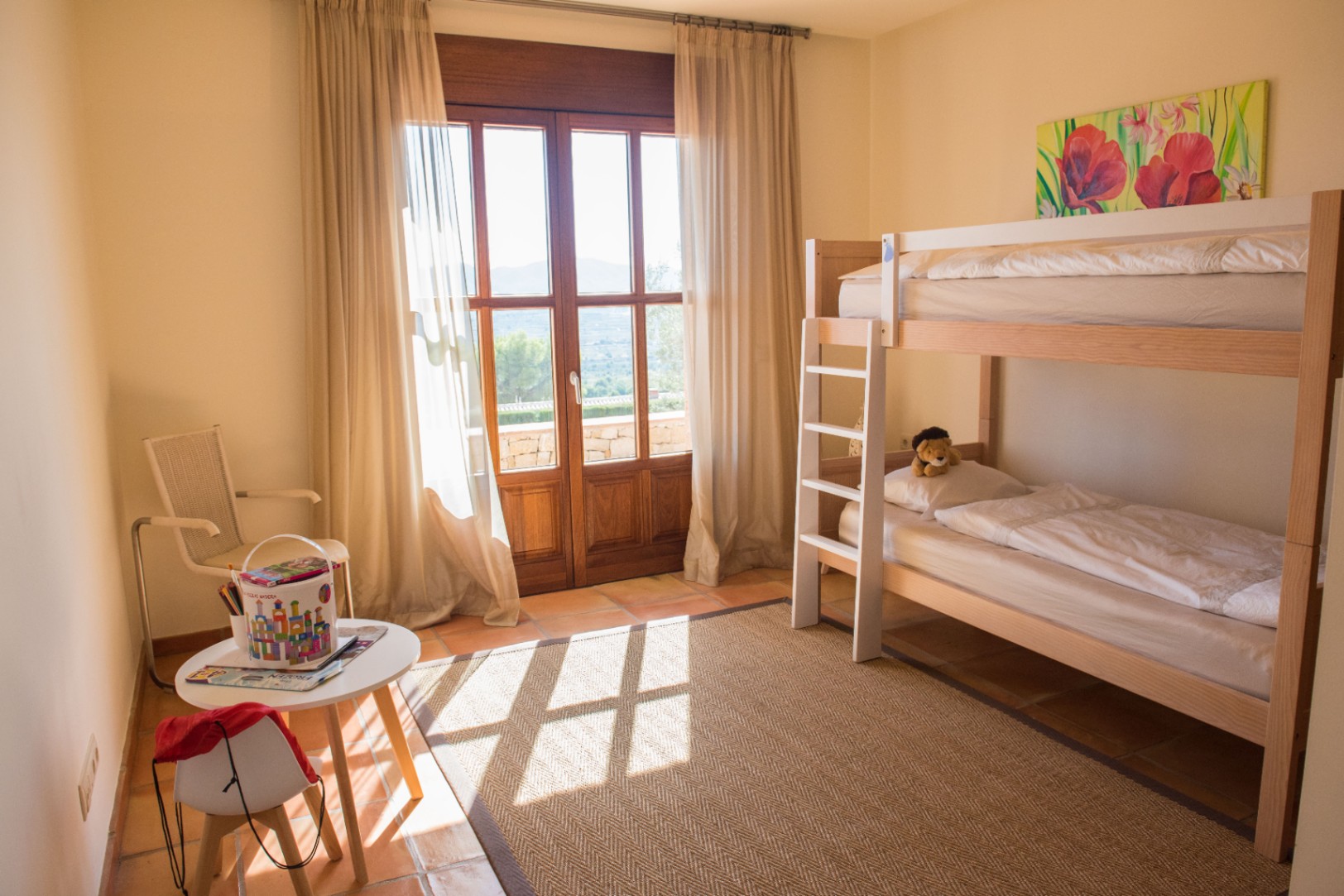 Dormitorio con terraza