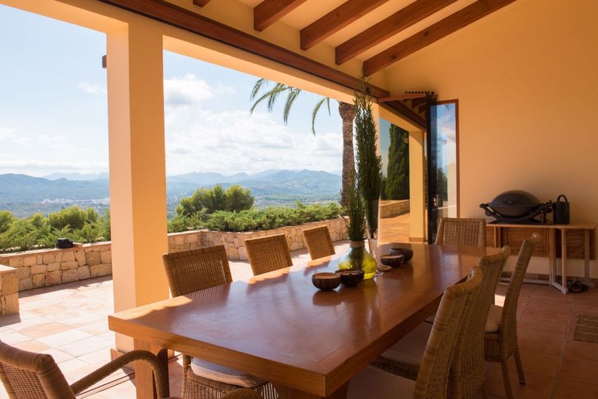 Terraza cubierta con vistas