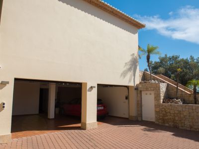 Garaje y entrada