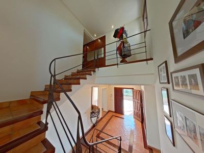 Vestíbulo con escalera