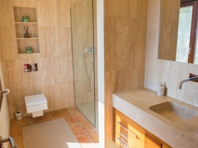 Cuarto de baño con ducha