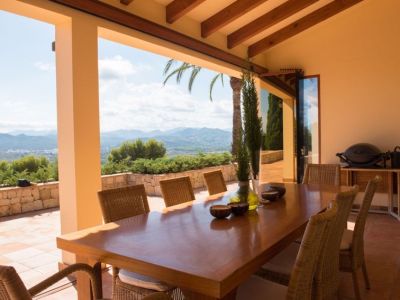 Terraza cubierta con vistas