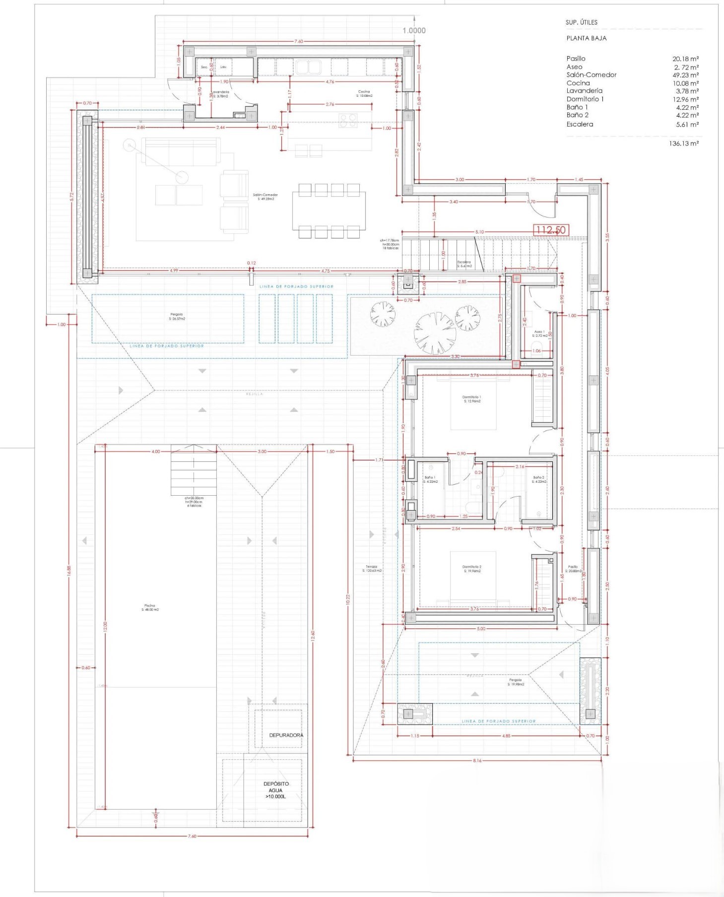 Plano detallado de la planta baja con salón-comedor de 49m², cocina, dos dormitorios en suite y amplia zona exterior con piscina de 48m² y terrazas.