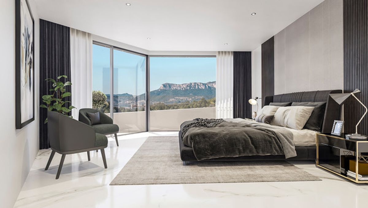 Dormitorio principal moderno con suelos de mármol, ventanales de esquina con vistas a la montaña y una pared de acento con listones de madera oscura.