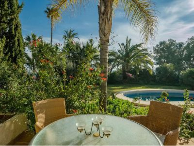 Villa mediterránea en L'Alfàs del Pi con piscina y vistas al mar