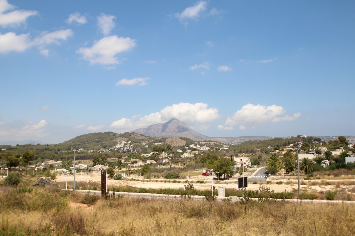 Parcelas edificables en Jávea con vistas a la montaña junto al parque natural