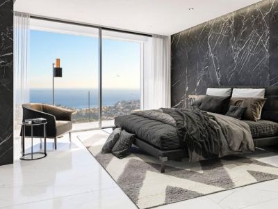 Dormitorio principal con pared de mármol, cama doble y vistas panorámicas al mar Mediterráneo.