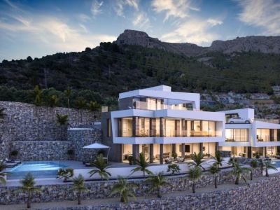 Vista exterior de la villa con piscina infinita y fachada de piedra natural.