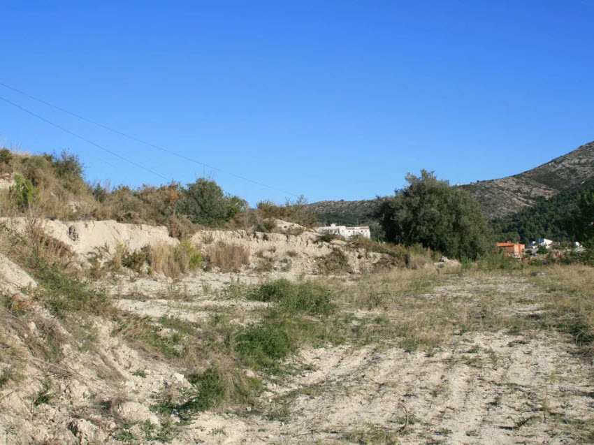 Terreno rural de 11.600 m2 con vistas al mar en Benitachell