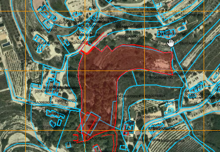 Vista aérea del terreno delimitado, mostrando su extensión y ubicación relativa a construcciones cercanas. Vista aérea del terreno delimitado, mostrando su extensión y ubicación relativa a construcciones cercanas.
