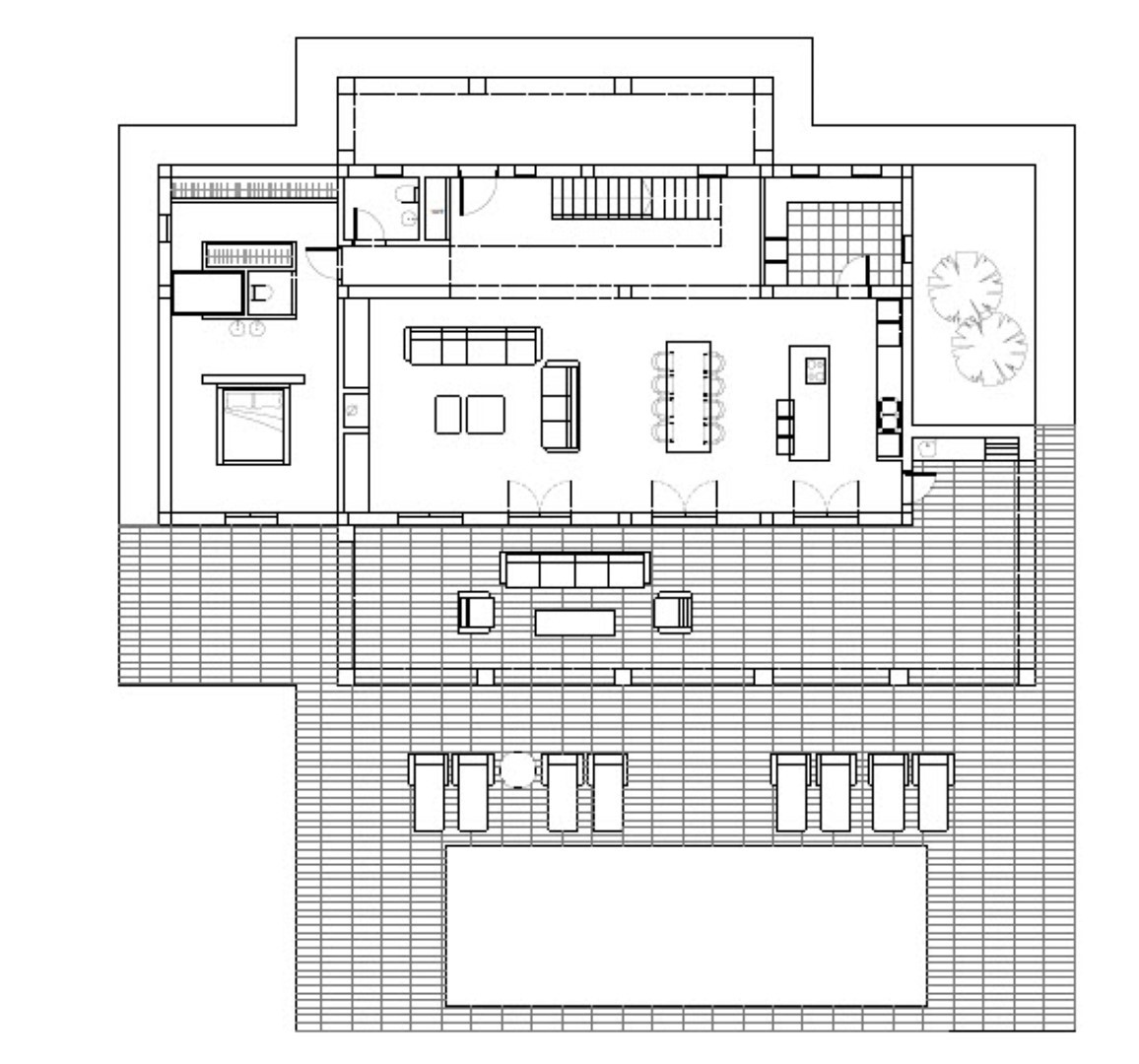 Plano detallado de la planta baja que muestra la distribución abierta del salón-comedor, la cocina con isla, el dormitorio principal y la amplia terraza con piscina.