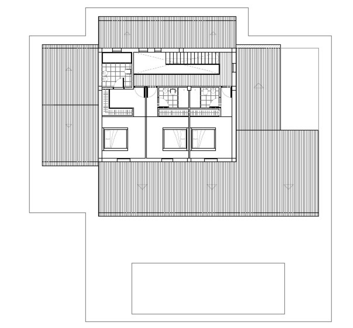Plano técnico de la planta alta que detalla la distribución de tres dormitorios con baños en suite, incluyendo una suite principal con vestidor y acceso a la escalera.