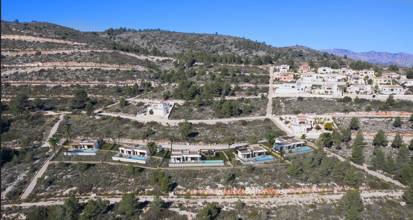 Vista aérea del proyecto que muestra cinco villas de diseño moderno integradas en la ladera, cada una con piscina privada y orientación sur en Pedreguer.