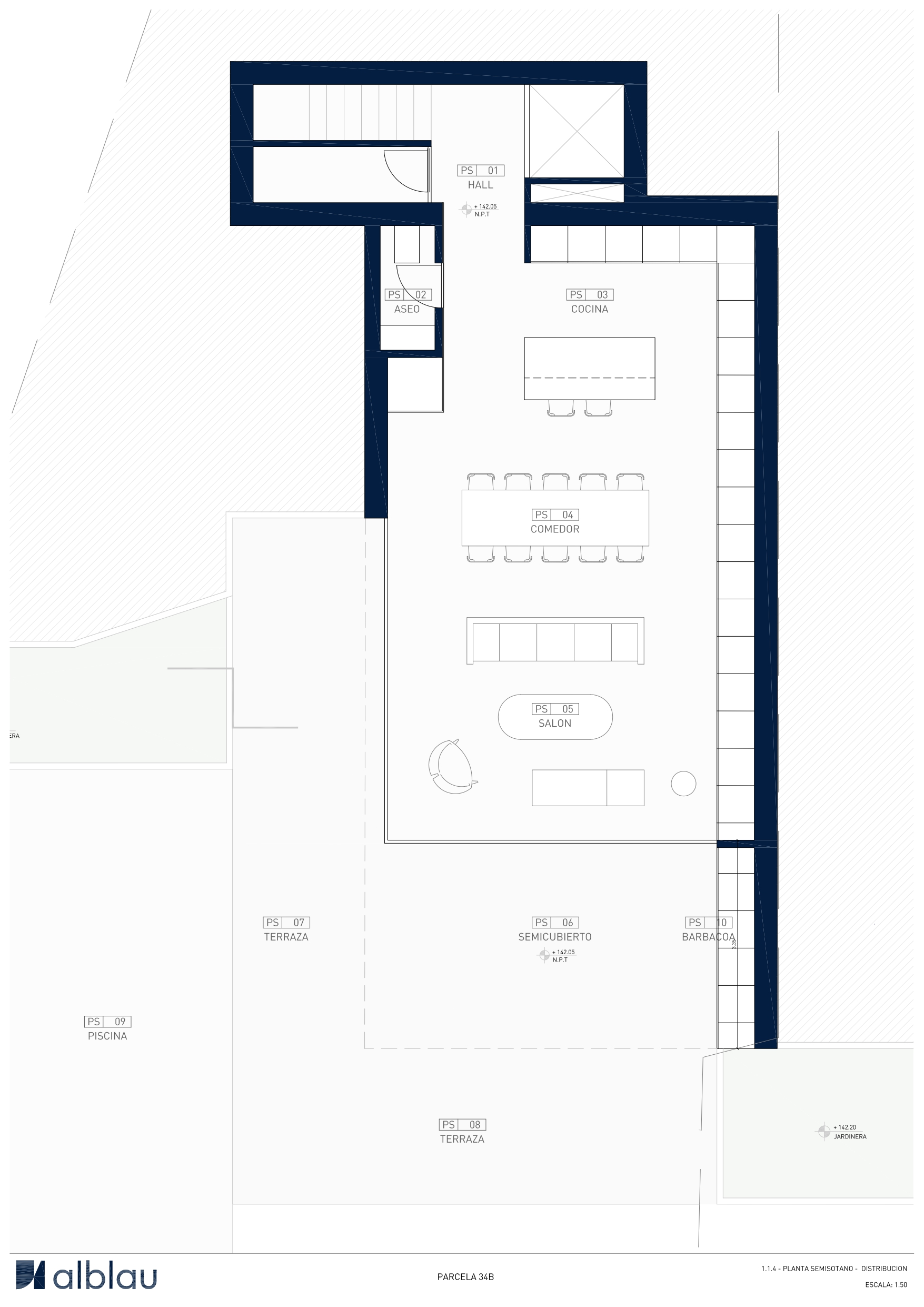 Plano de distribución de la planta semisótano que integra cocina con isla, salón-comedor diáfano y acceso directo a la terraza con piscina y zona de barbacoa.