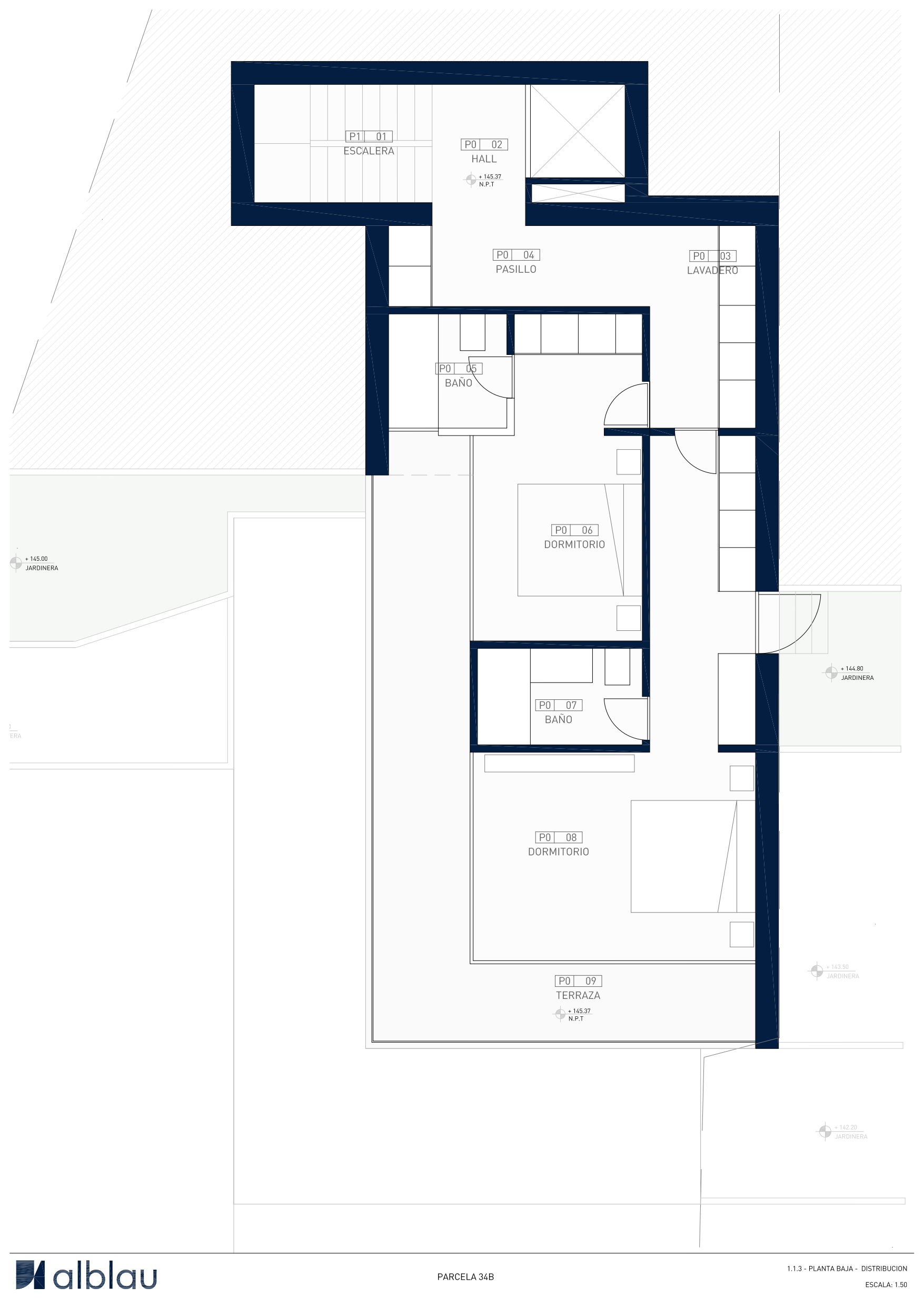 Plano técnico de la planta baja que detalla la distribución de dos dormitorios con baños en suite, lavadero y una amplia terraza exterior.