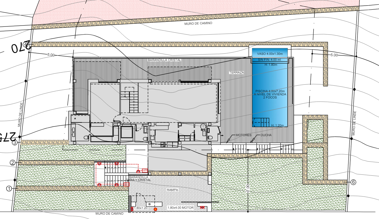 Plano técnico de la planta principal que detalla la distribución interior, la amplia terraza exterior y la piscina infinita de 4x7,20 metros con zona de ducha.