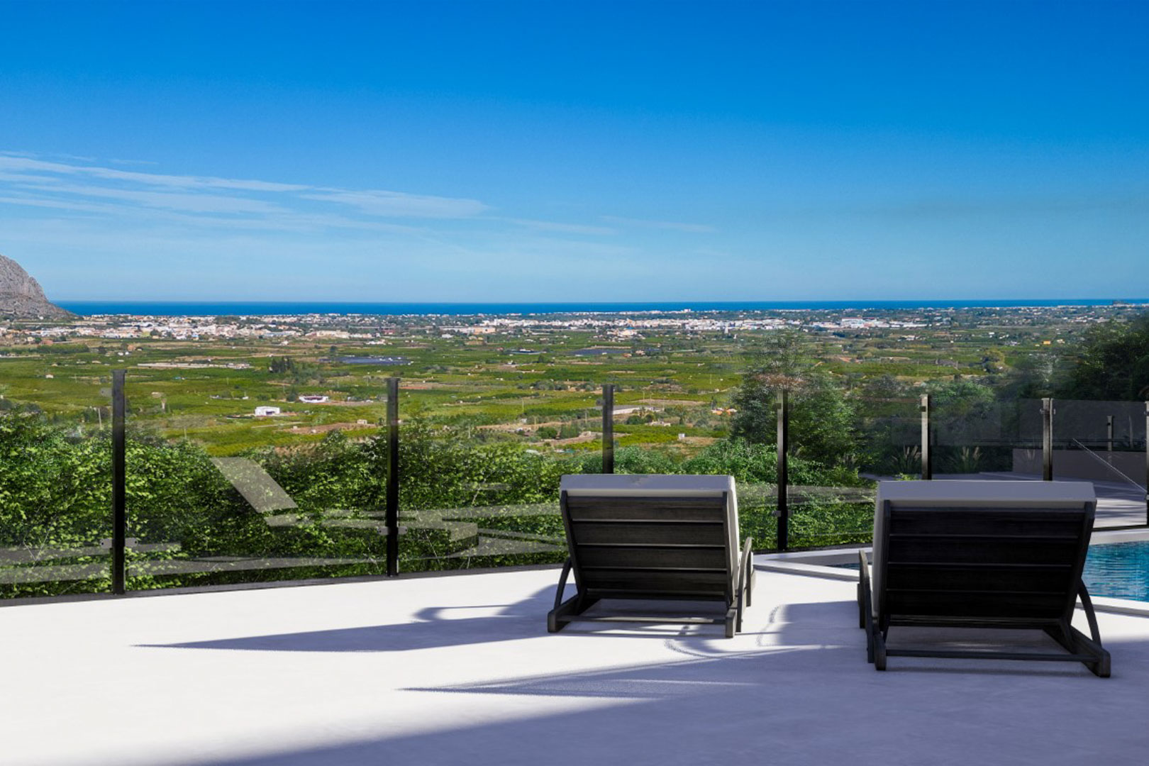 Terraza elevada con barandillas de cristal que ofrece vistas panorámicas al valle y al mar Mediterráneo, equipada con tumbonas de diseño contemporáneo.