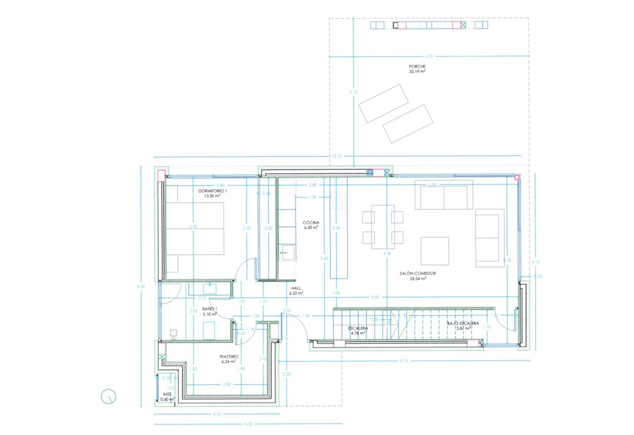 Plano detallado de la planta baja que muestra un salón-comedor de 26 m², cocina abierta, un dormitorio con baño en suite y un amplio porche exterior de 35 m².