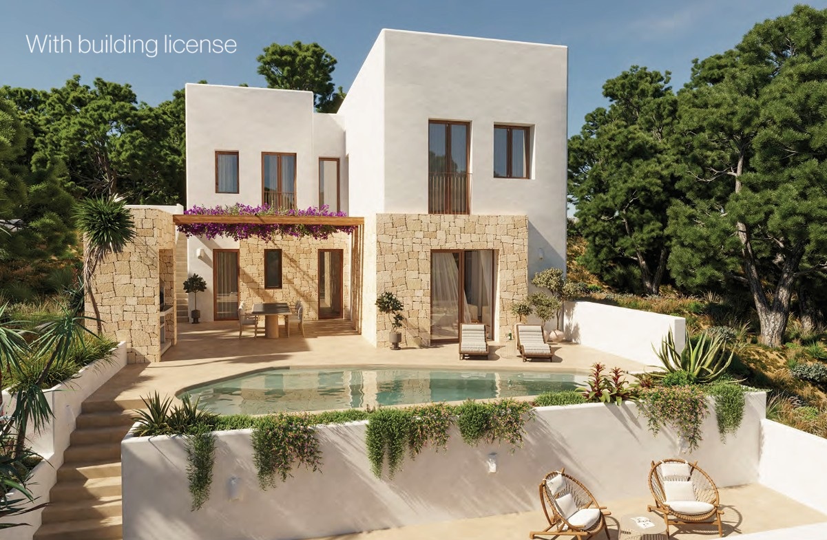 Vista exterior de la villa con piscina, terraza con tumbonas y zona de estar con sillas de mimbre.