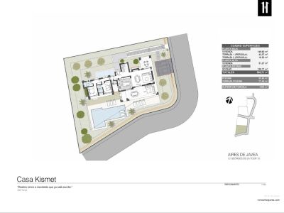 Plano de planta detallado de la villa, mostrando la distribución de espacios interiores, piscina exterior y jardín en una parcela de 1000 m².