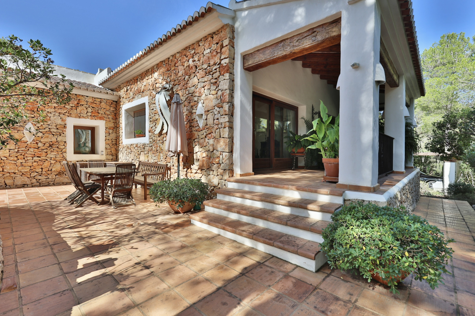 Villa en Jávea con Vistas Panorámicas al Mar