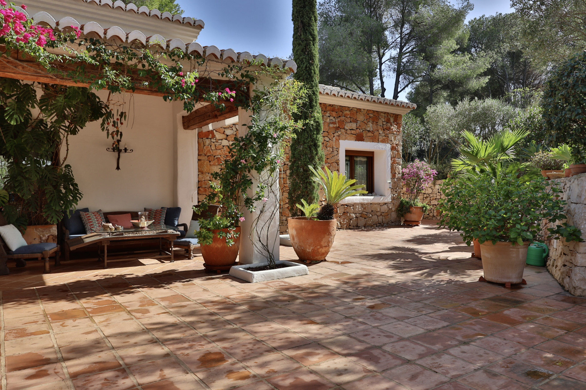 Villa en Jávea con Vistas Panorámicas al Mar