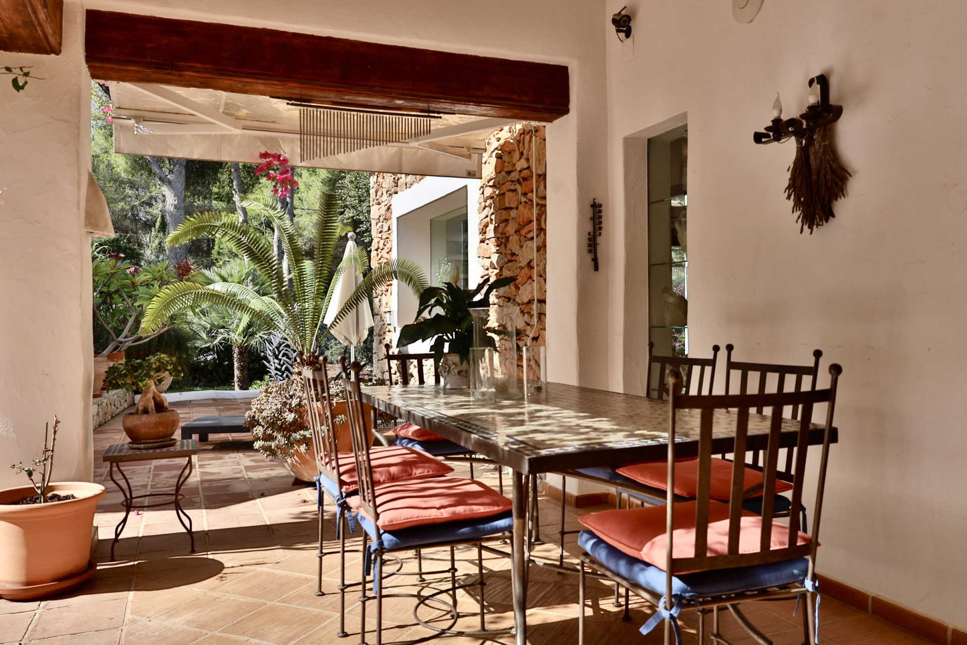 Villa en Jávea con Vistas Panorámicas al Mar