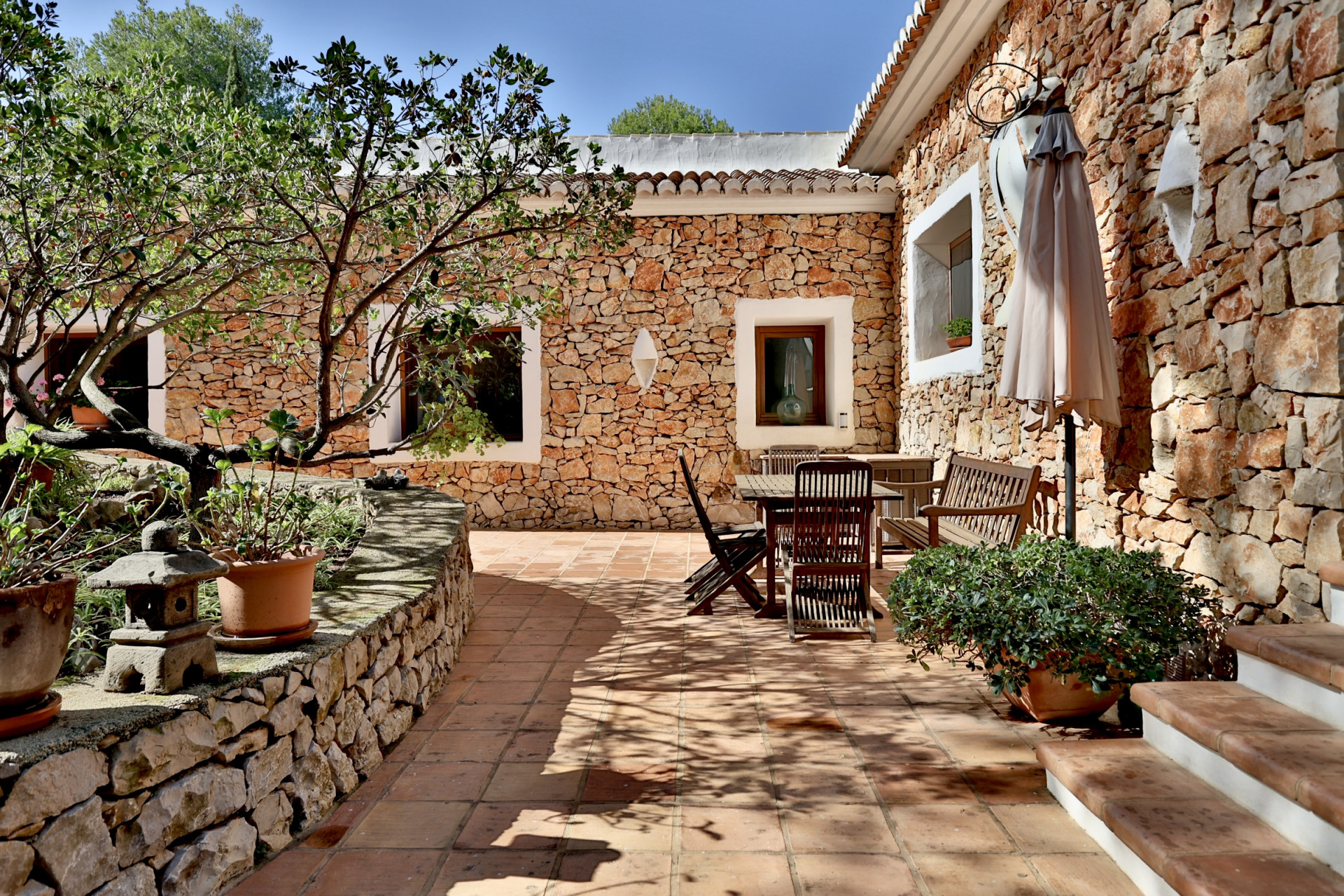 Villa en Jávea con Vistas Panorámicas al Mar