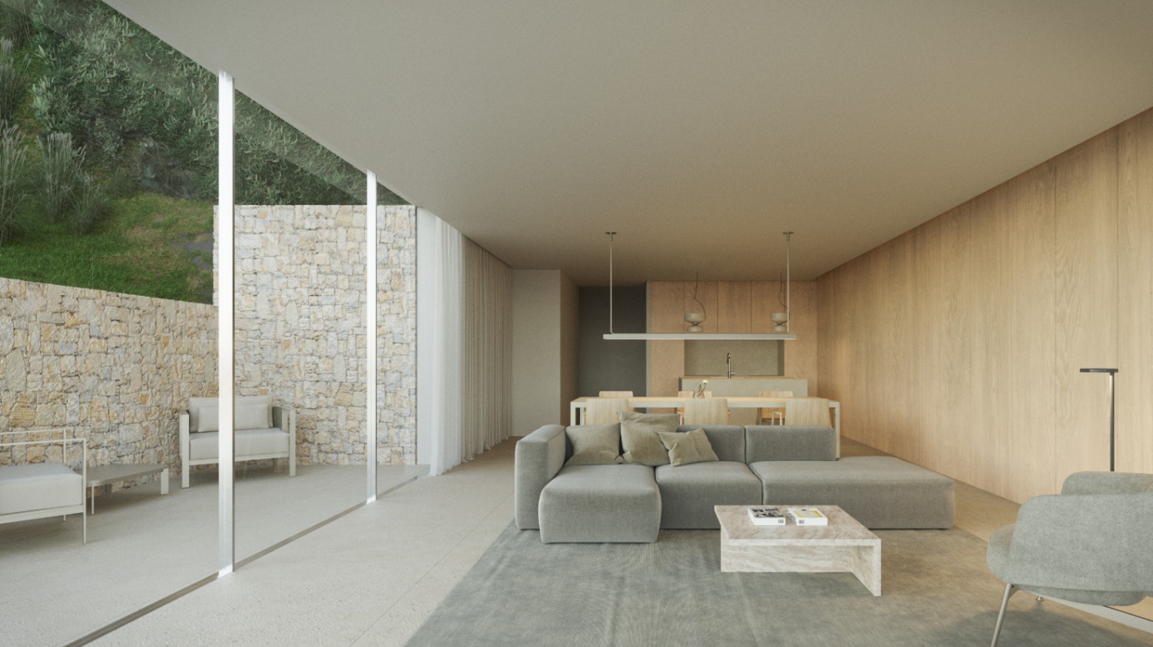 Salón diáfano con sofás grises y paneles de madera, conectado a un patio exterior con muros de piedra natural y vegetación mediante grandes ventanales.