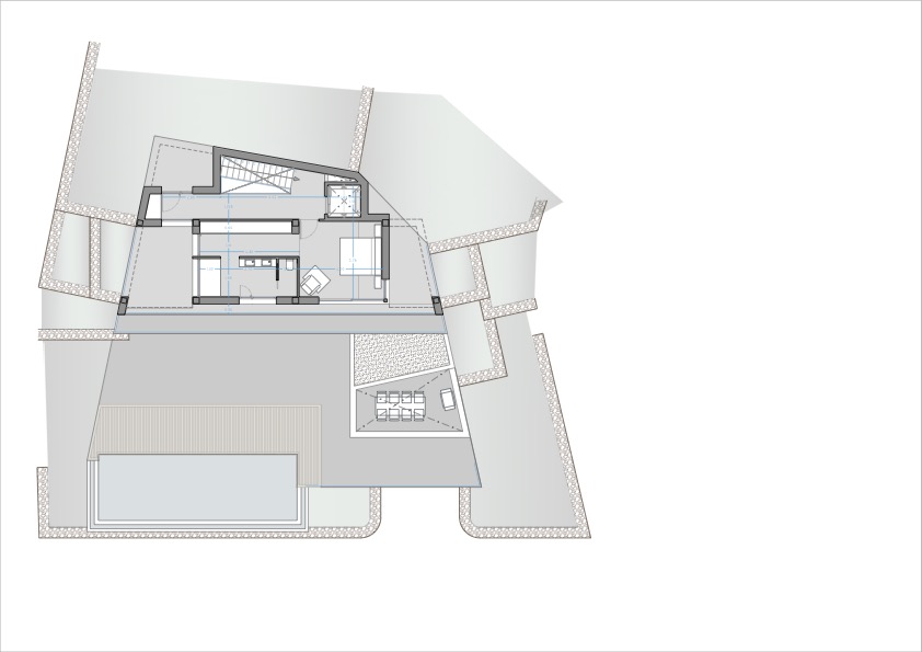 Plano arquitectónico que muestra la distribución de la villa, la piscina y el jardín con barbacoa.
