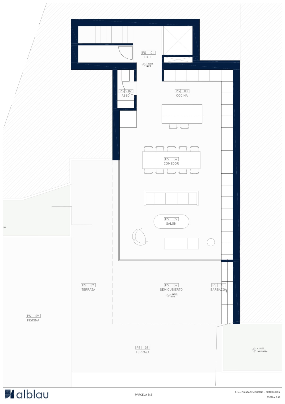 Plano detallado de la planta semisótano con distribución diáfana de cocina, salón y comedor, conectando directamente con la terraza exterior, piscina y zona de barbacoa.