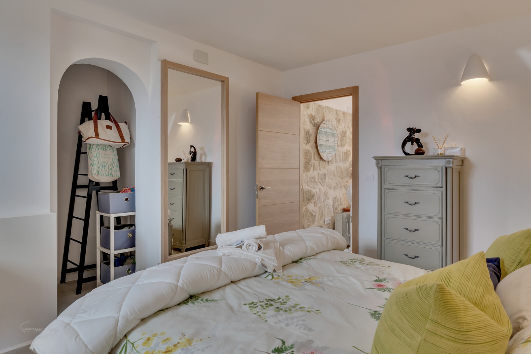 Villa en Jávea con Piscina Privada y Vistas a la Montaña