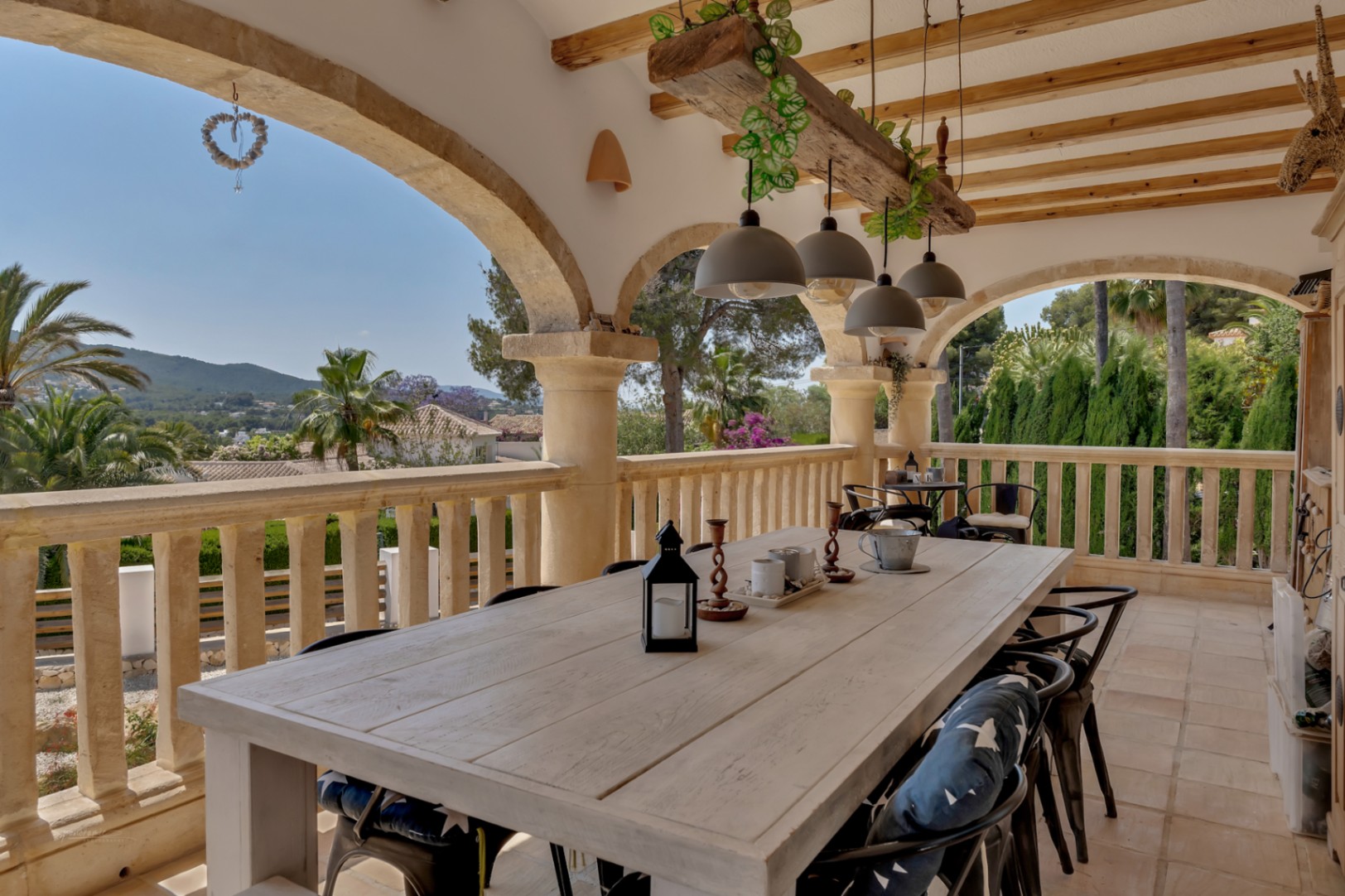 Villa en Jávea con Piscina Privada y Vistas a la Montaña