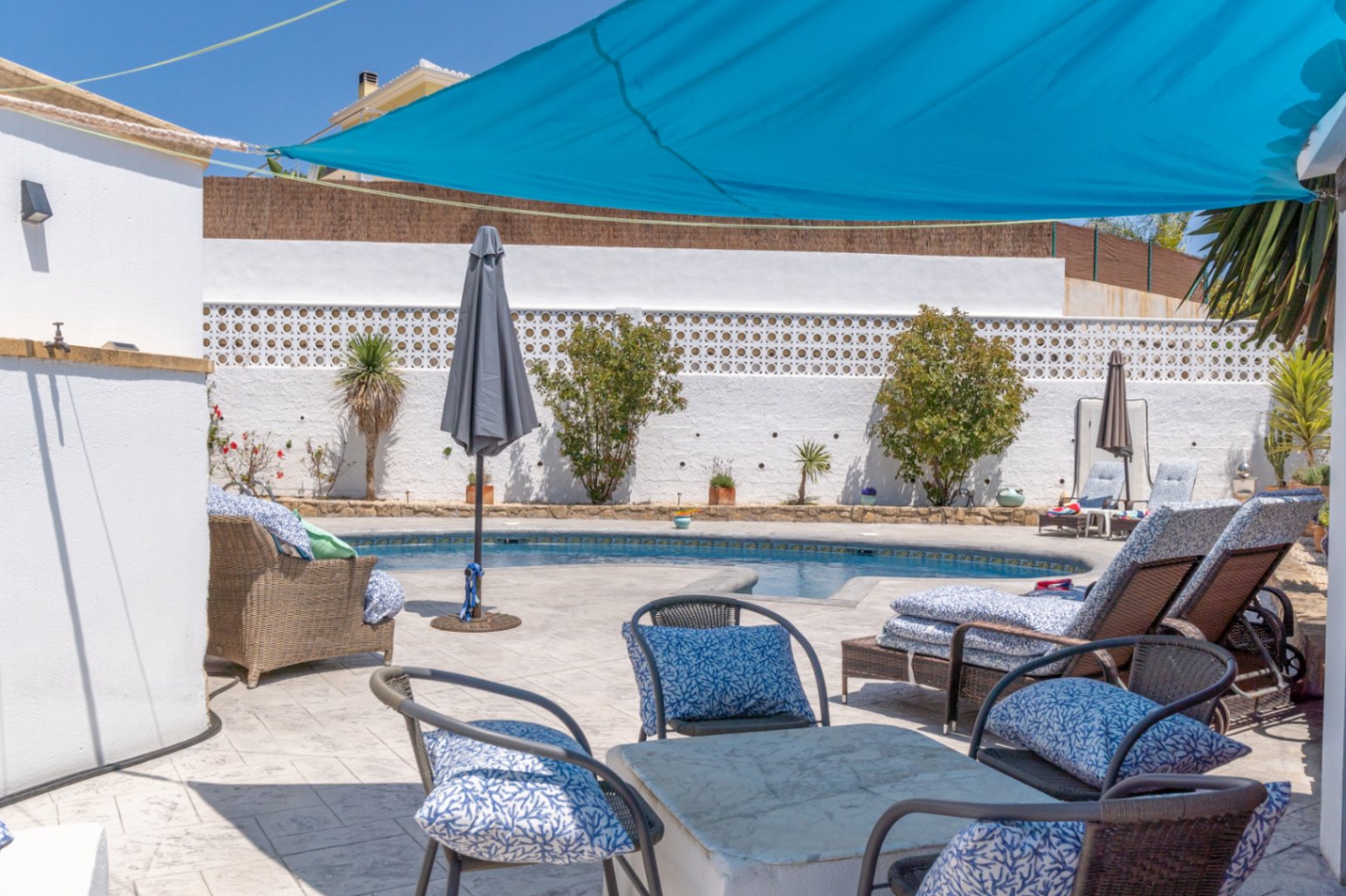 Villa en Jávea con Piscina Privada y Vistas a la Montaña