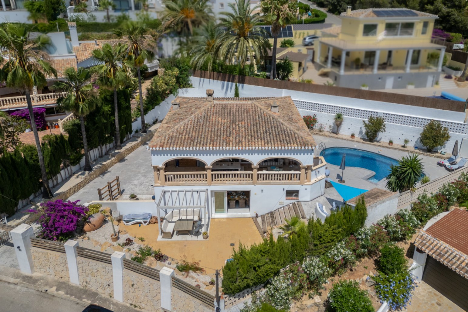 Villa en Jávea con Piscina Privada y Vistas a la Montaña