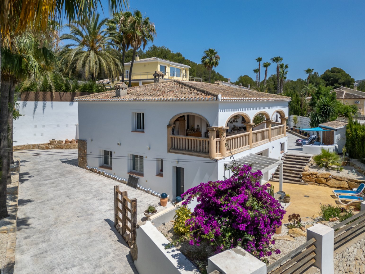 Villa en Jávea con Piscina Privada y Vistas a la Montaña