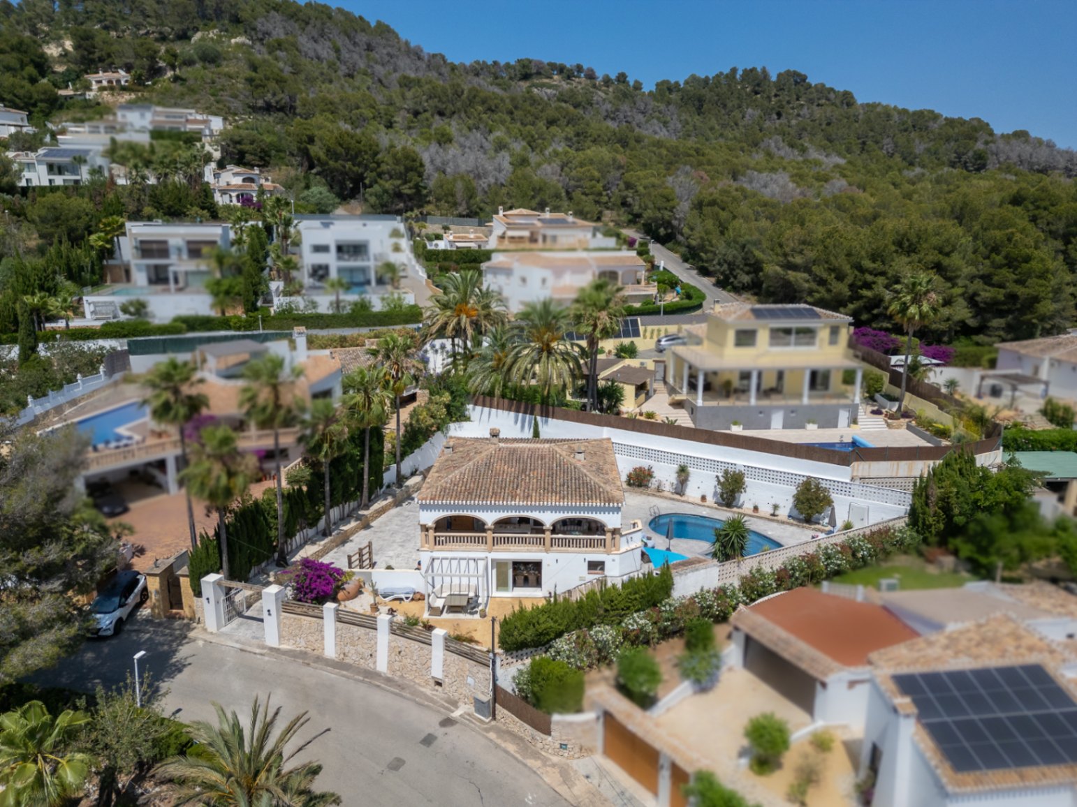 Villa en Jávea con Piscina Privada y Vistas a la Montaña