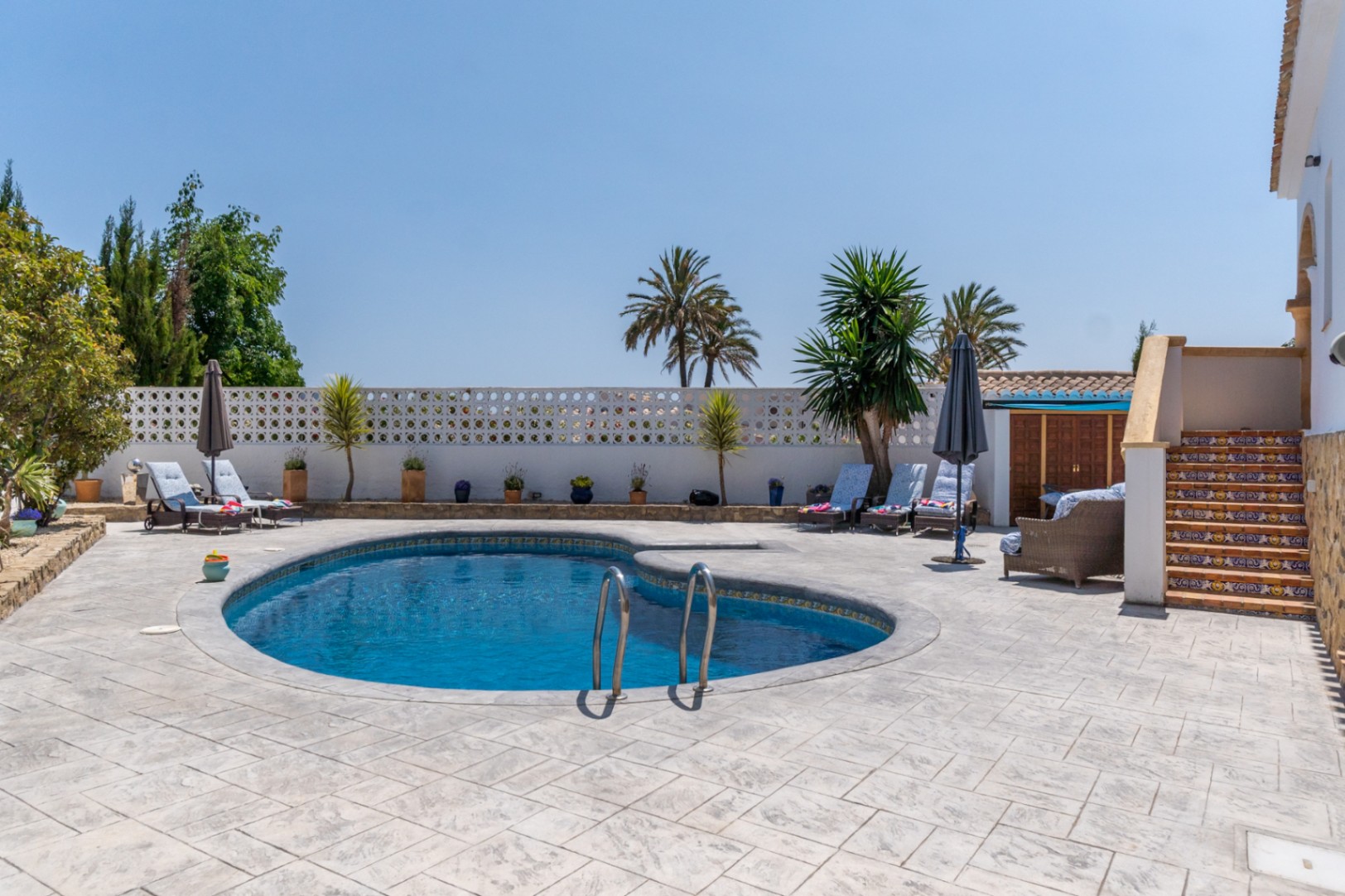 Villa en Jávea con Piscina Privada y Vistas a la Montaña