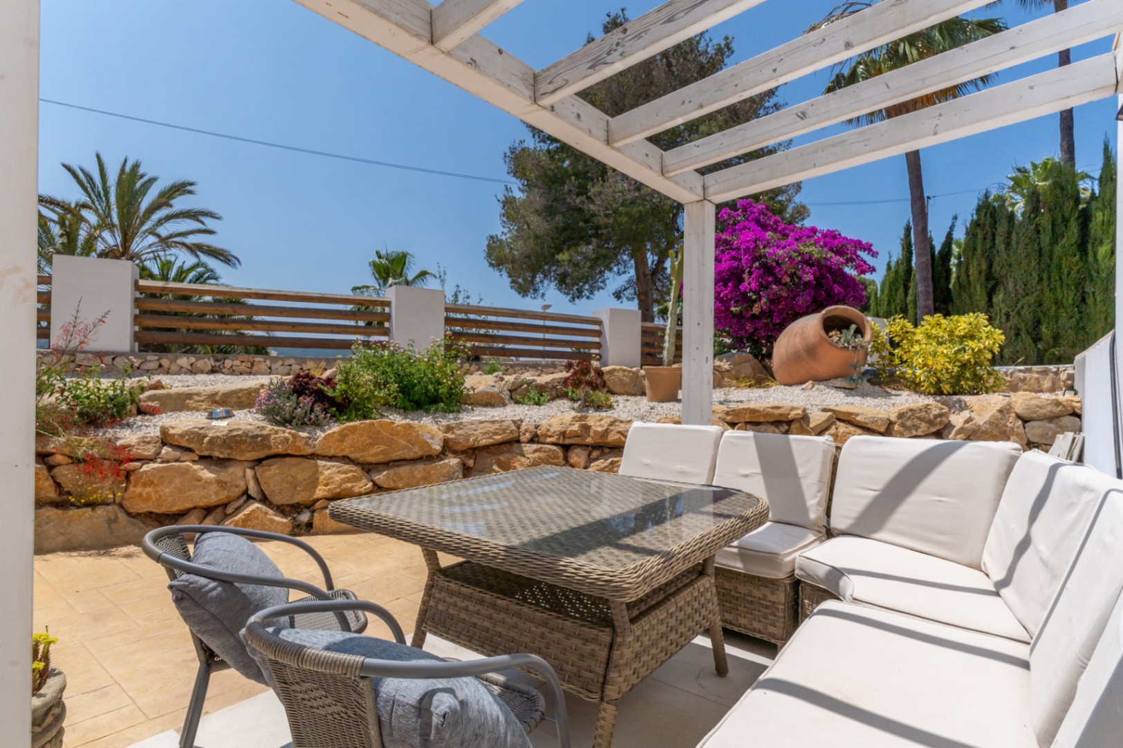 Villa en Jávea con Piscina Privada y Vistas a la Montaña