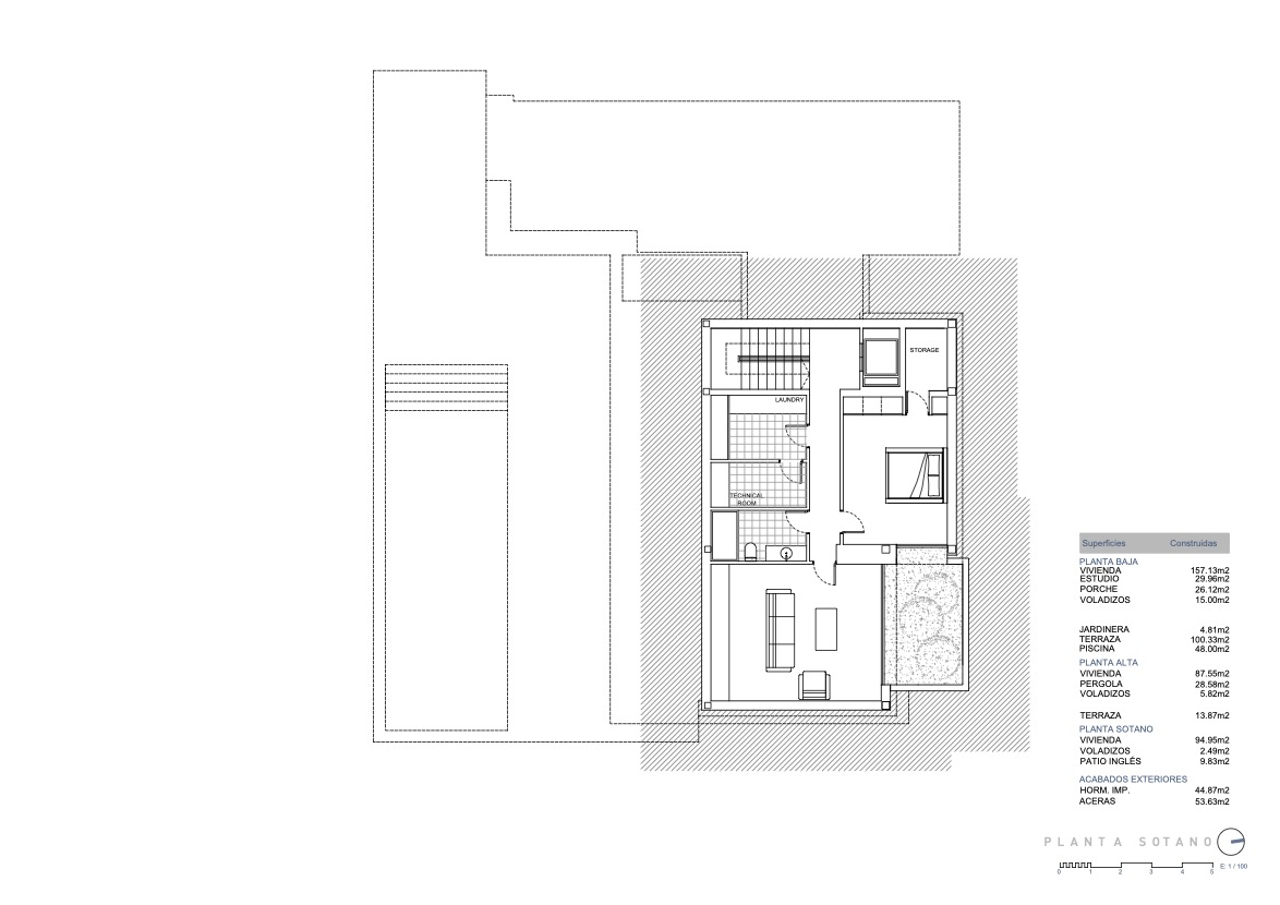 Plano detallado de la planta sótano que incluye lavandería, cuarto técnico, trastero y un amplio estudio con acceso a un patio inglés para luz natural.