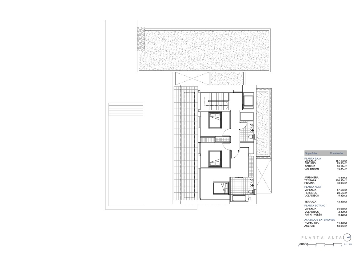 Plano técnico de la planta alta que detalla la distribución de tres dormitorios, dos baños y una terraza, incluyendo una tabla de superficies construidas.
