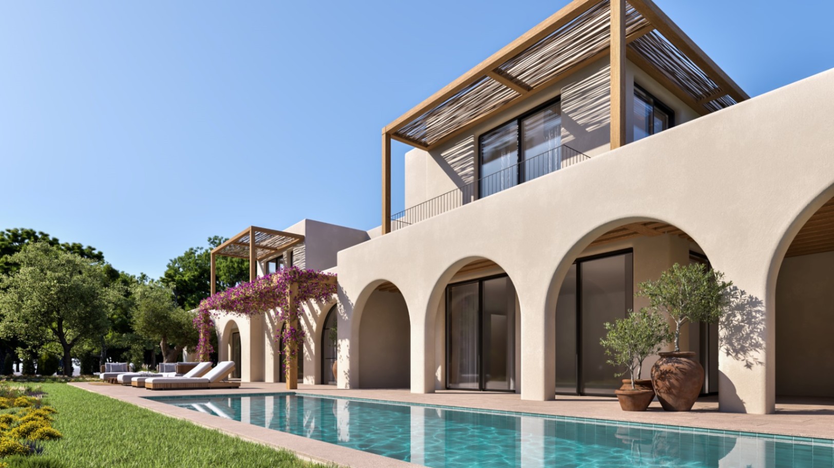 Fachada mediterránea con arcos, piscina rectangular y pérgolas de madera. Incluye zona de solárium con tumbonas y vegetación autóctona bajo un cielo despejado.