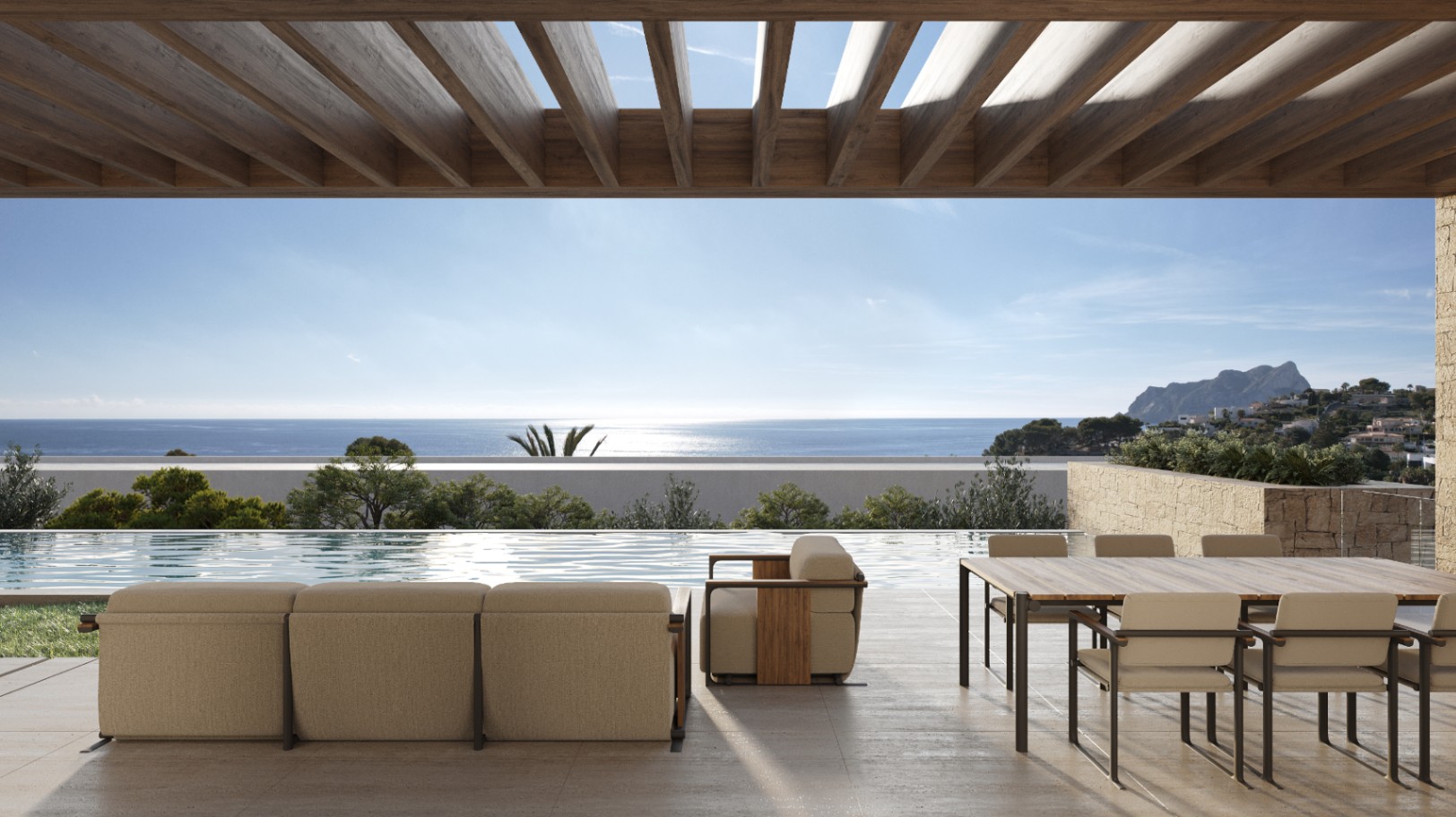 Terraza principal con pérgola de madera, mobiliario de diseño y comedor exterior frente a la piscina infinita con vistas panorámicas al Mediterráneo.