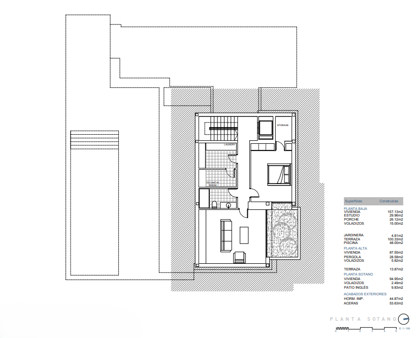 Plano detallado de la planta sótano que incluye lavadero, cuarto técnico, trastero, un dormitorio adicional y un patio inglés para luz natural.