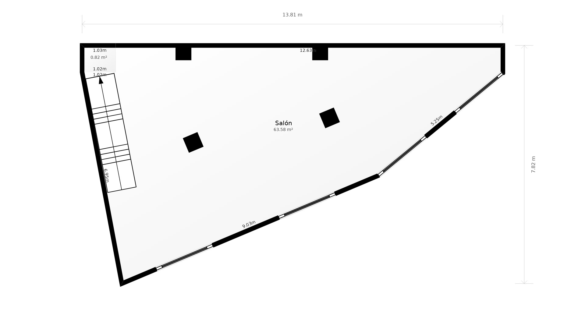 Plano detallado del salón de 63,58 m², mostrando una planta irregular con pilares estructurales, acceso por escalera y amplios ventanales perimetrales.